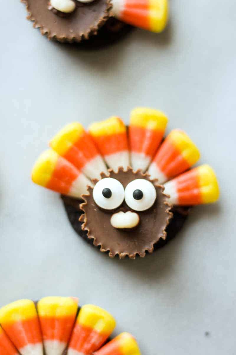 These Thanksgiving Dessert Place Cards are a fun and creative idea to make for the holiday. They're a dessert and a decoration! 