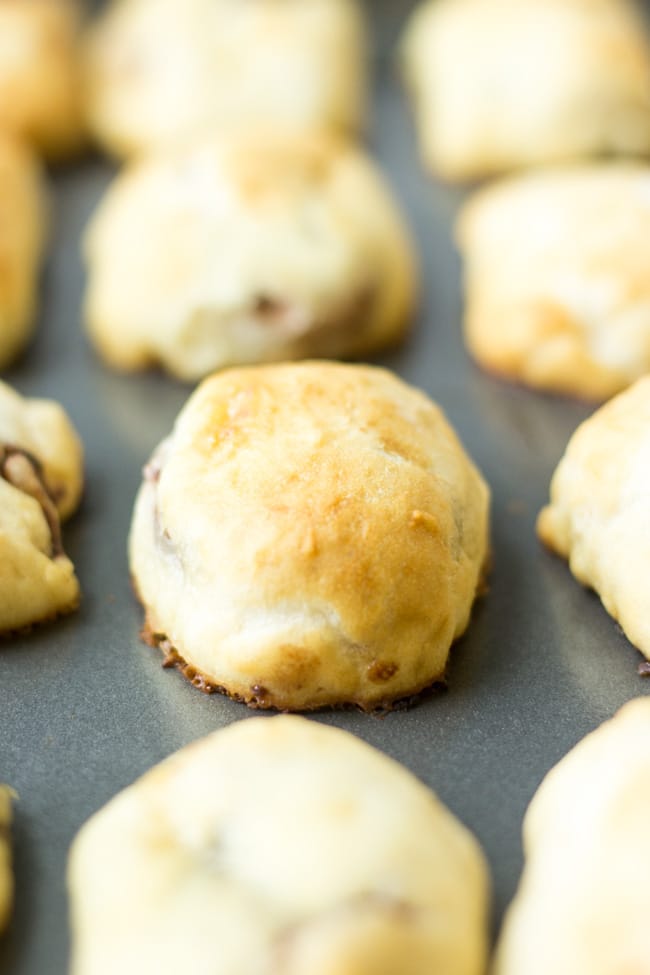 Soft and delicious, these cinnamon sugar pretzel bites are stuffed with nutella and are the perfect snack or dessert recipe for parties. 