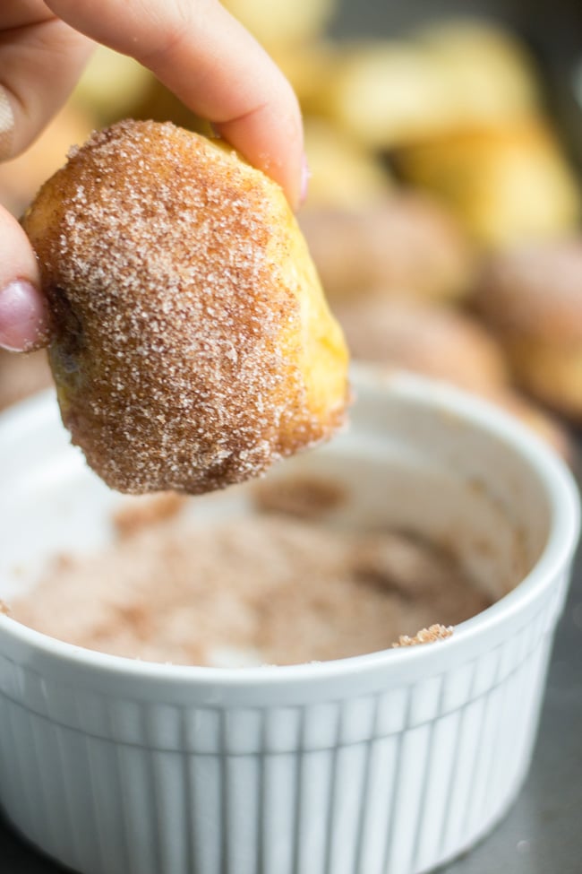 Soft and delicious, these cinnamon sugar pretzel bites are stuffed with nutella and are the perfect snack or dessert recipe for parties. 