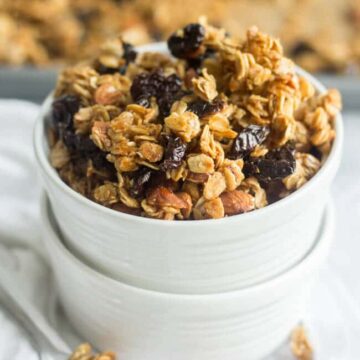 Crunchy, sticky and sweet, this homemade granola is made in one bowl and has so much flavor. Sweetened with mostly maple syrup, this healthy breakfast or snack recipe is so easy to make. Mix all 8 ingredients in a bowl and spread it on the pan and bake for 45 mins.