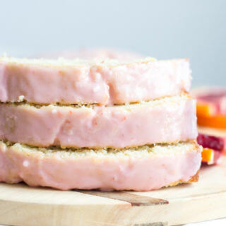 With a gorgeous pink color, this iced blood orange loaf is packed with flavor and has a moist texture all your close ones will love. The icing is naturally flavored with blood orange juice and makes it the perfect Valentine's Day dessert.