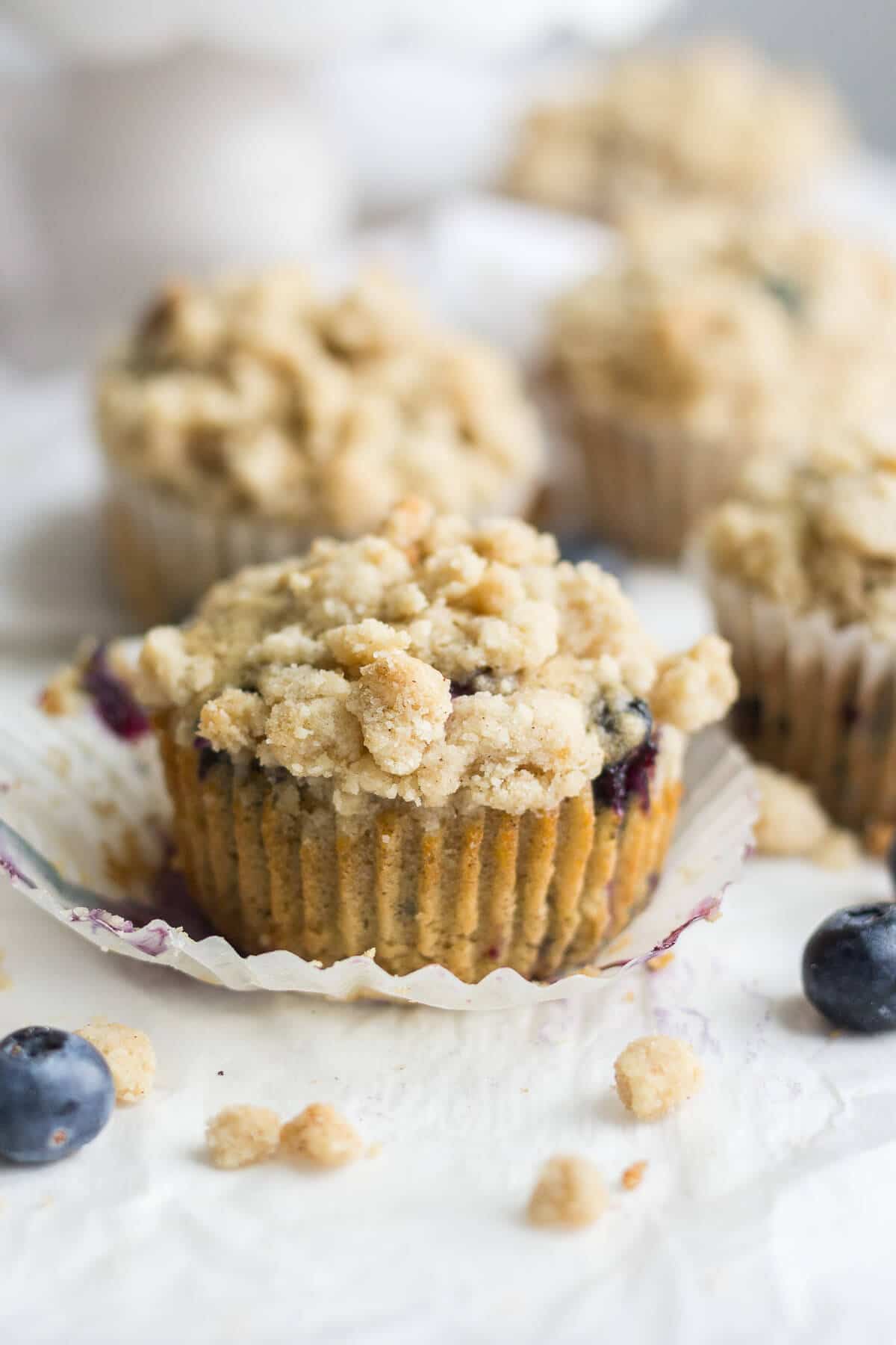 nedbrydes Gæstfrihed Sow Homemade Blueberry Muffins with Crumb Topping - What Molly Made