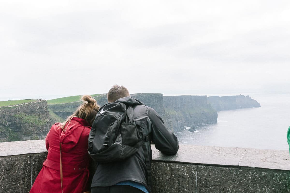 Top 8 things to do in Ireland! From quaint coastal towns and breathtaking views to rich historical churches and majestic castles, the allure to visit Ireland is as strong as ever. After spending 10 days in this beautiful country, I've come up with 8 awesome things to do in Ireland that you can't miss!