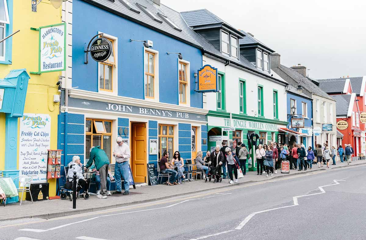 Top 8 things to do in Ireland! From quaint coastal towns and breathtaking views to rich historical churches and majestic castles, the allure to visit Ireland is as strong as ever. After spending 10 days in this beautiful country, I've come up with 8 awesome things to do in Ireland that you can't miss!