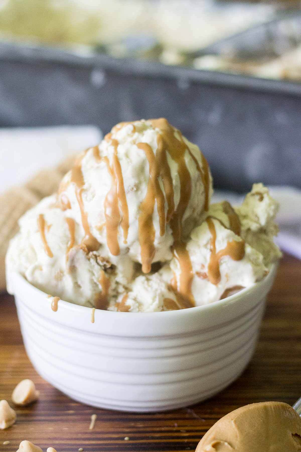 no churn peanut butter ice cream drizzled with peanut butter