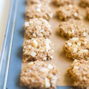 Easy to make apple cinnamon breakfast cookies! These healthy cookies are made with oats, cashew butter, apples, cinnamon and they only need one bowl! They're a healthy make ahead breakfast for sure!