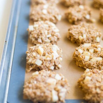 Easy to make apple cinnamon breakfast cookies! These healthy cookies are made with oats, cashew butter, apples, cinnamon and they only need one bowl! They're a healthy make ahead breakfast for sure!