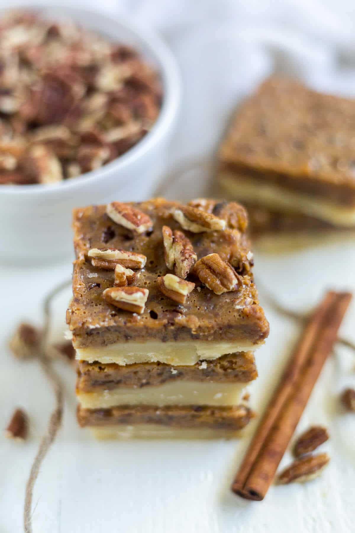 These pumpkin pecan toffee bars will be the thanksgiving dessert everyone will love! 