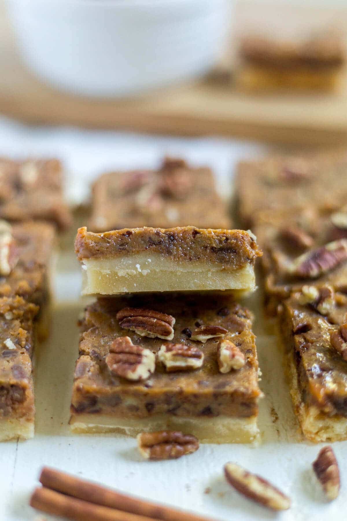 These pumpkin pecan toffee bars will be the thanksgiving dessert everyone will love! 