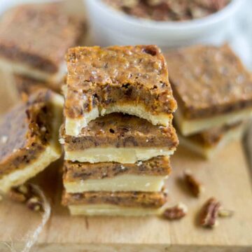 These pumpkin pecan toffee bars will be the thanksgiving dessert everyone will love!
