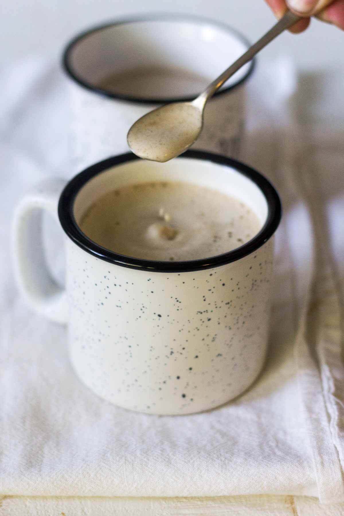 https://whatmollymade.com/wp-content/uploads/2017/10/pumpkin-spice-bulletproof-coffee-4.jpg