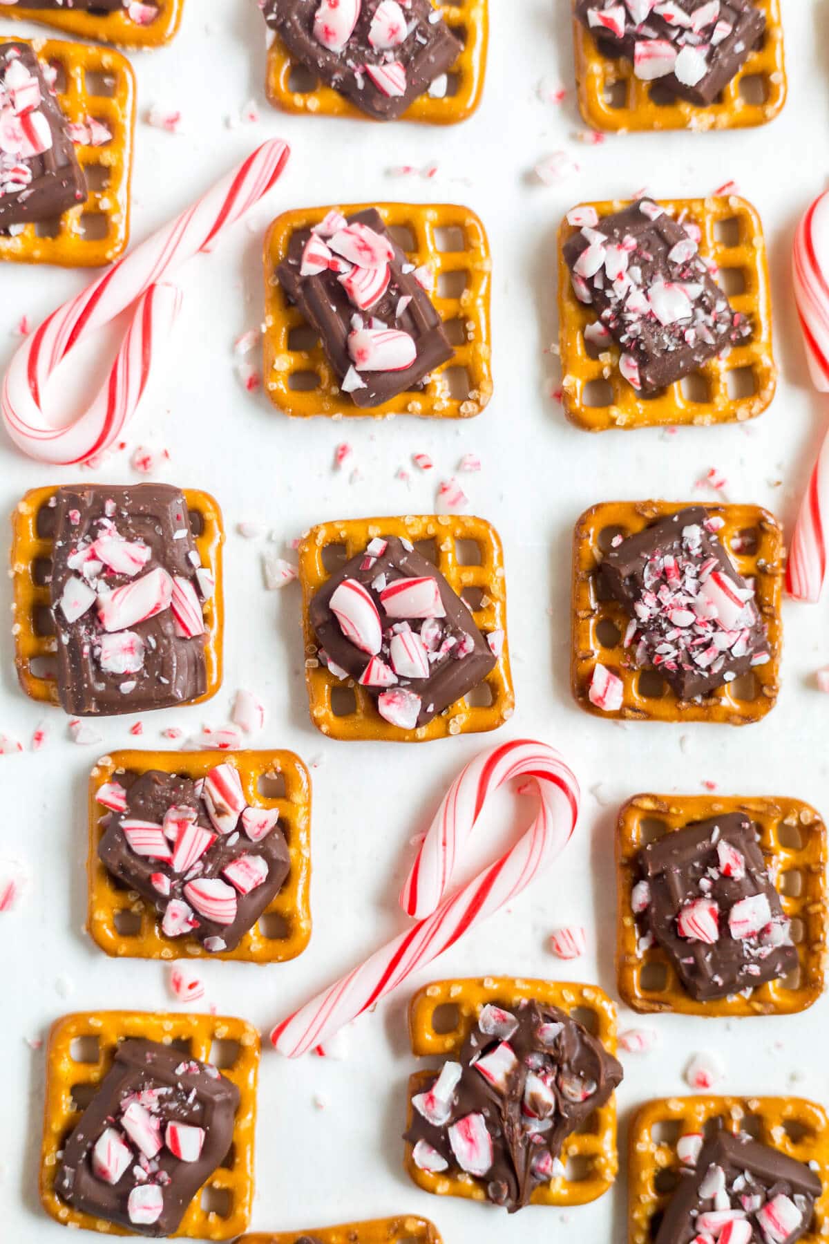 This peppermint pretzel bite recipe will be a huge hit! A pretzel, topped with milk chocolate and sprinkled with peppermint pieces, you can make these bite-sized holiday desserts in under 10 minutes!