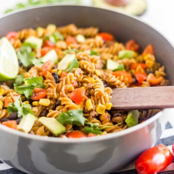 One pot taco pasta is a healthy and easy dinner recipe! Made with pasta, ground beef, tomatoes, black beans and brown rice pasta, this dinner is a simple and healthy meal for the family. It just so happens to be gluten free and dairy free too!