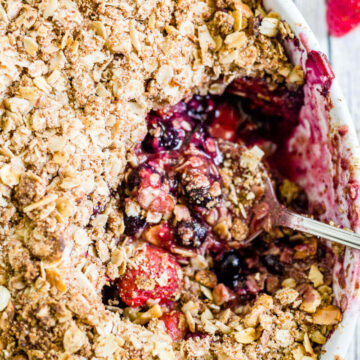 gluten free berry crisp recipe with oatmeal in a baking dish