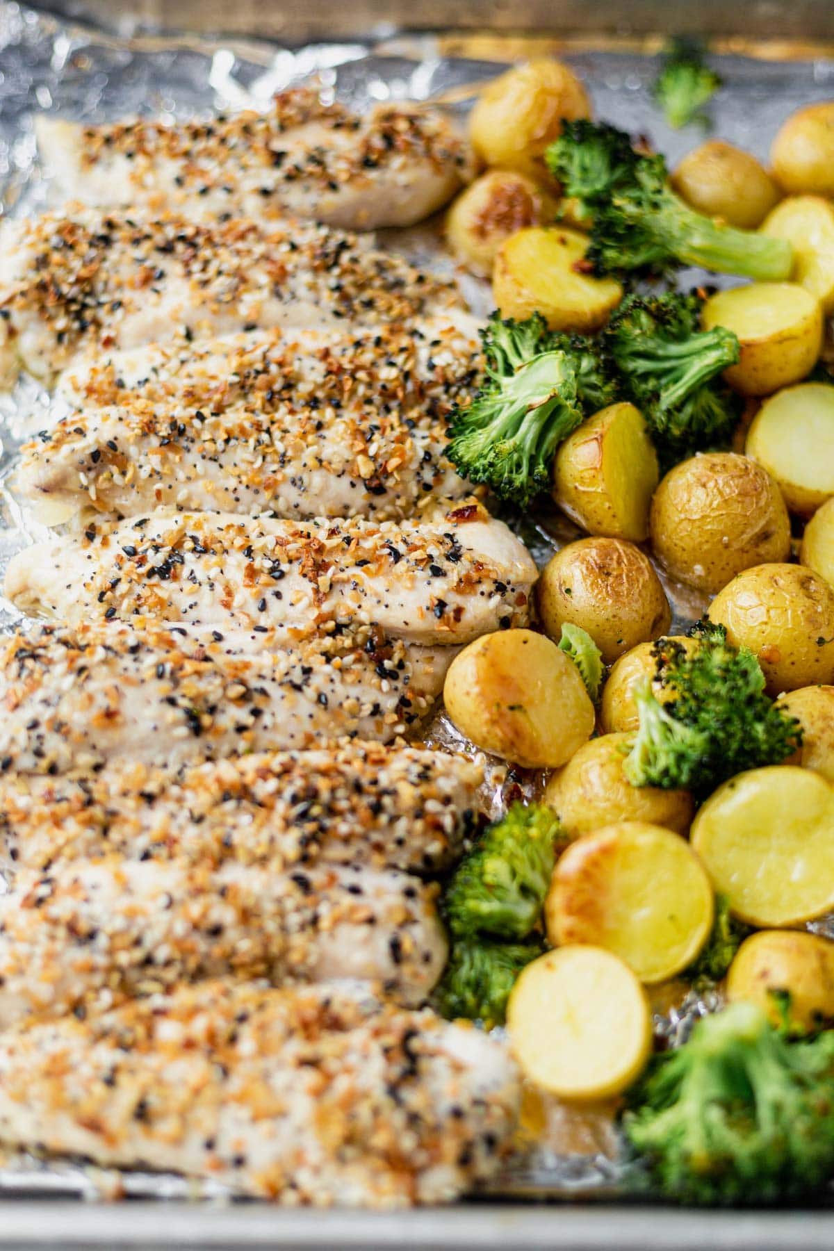 everything but the bagel chicken on a sheet pan with roasted potatoes and broccoli