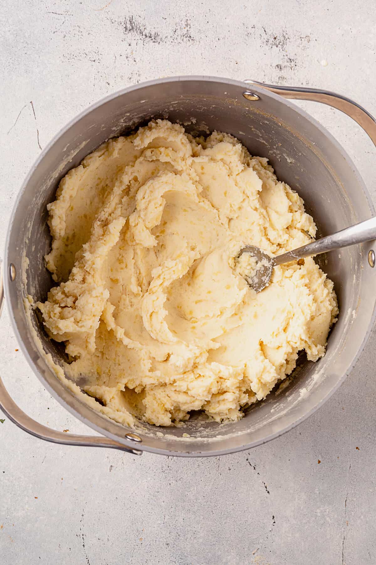 a pot of dairy free mashed potatoes