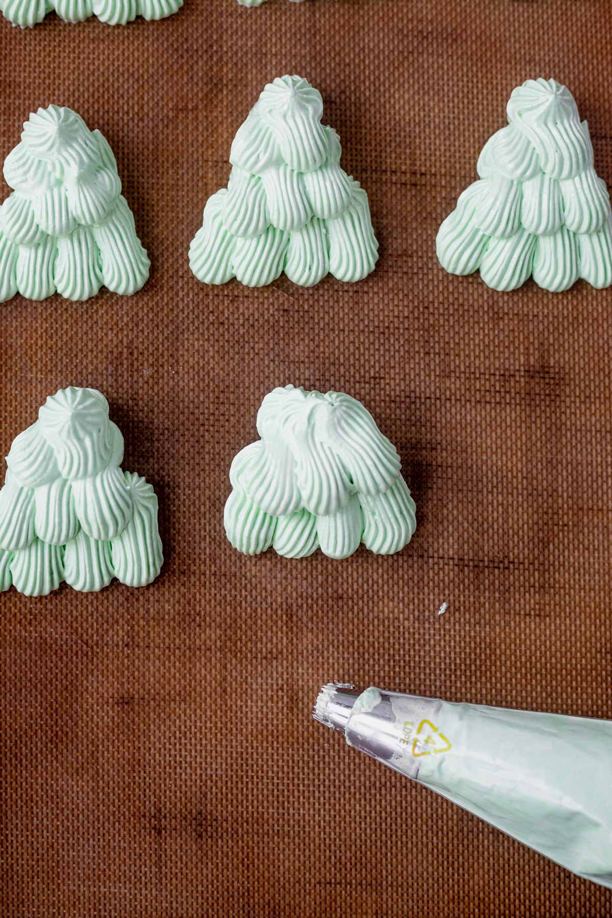 how to pipe meringue christmas trees