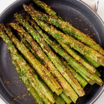 air fryer asparagus in a serving bowl