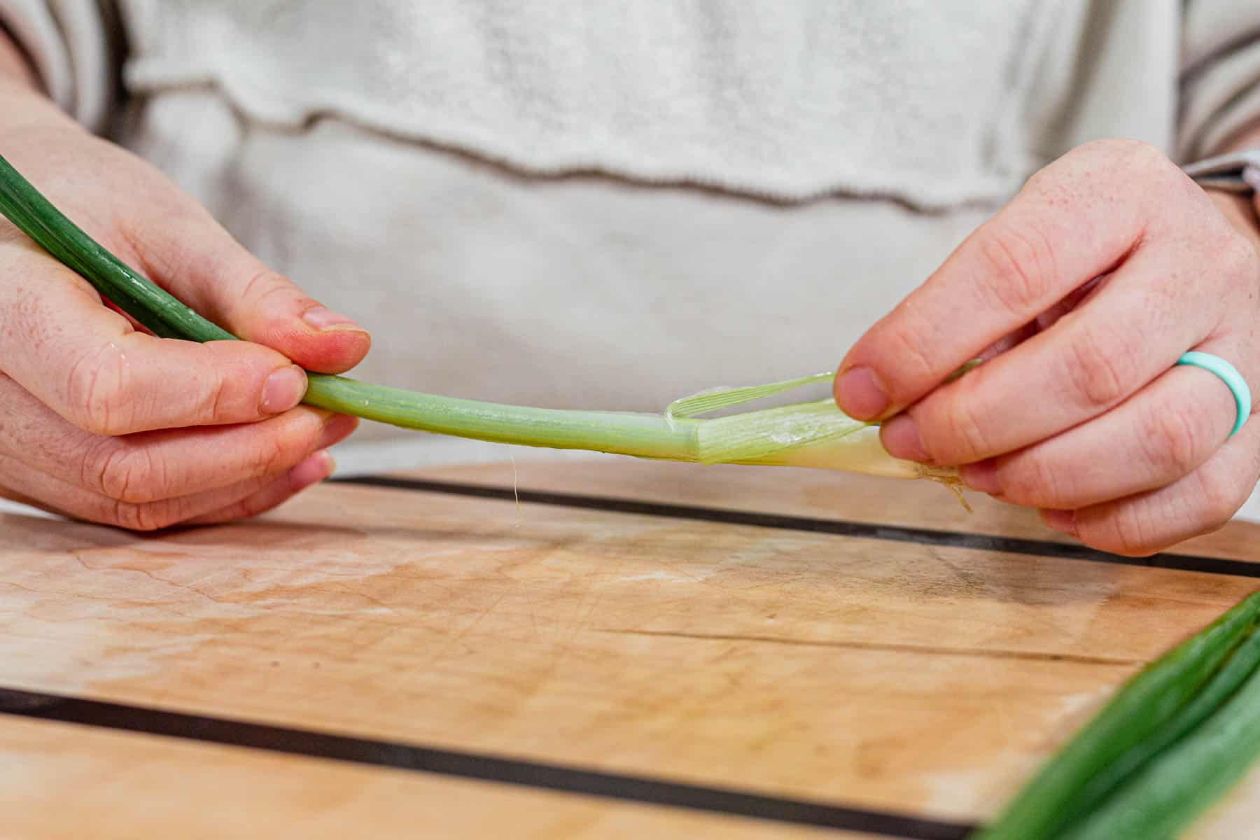 removing the bad layer from green onions