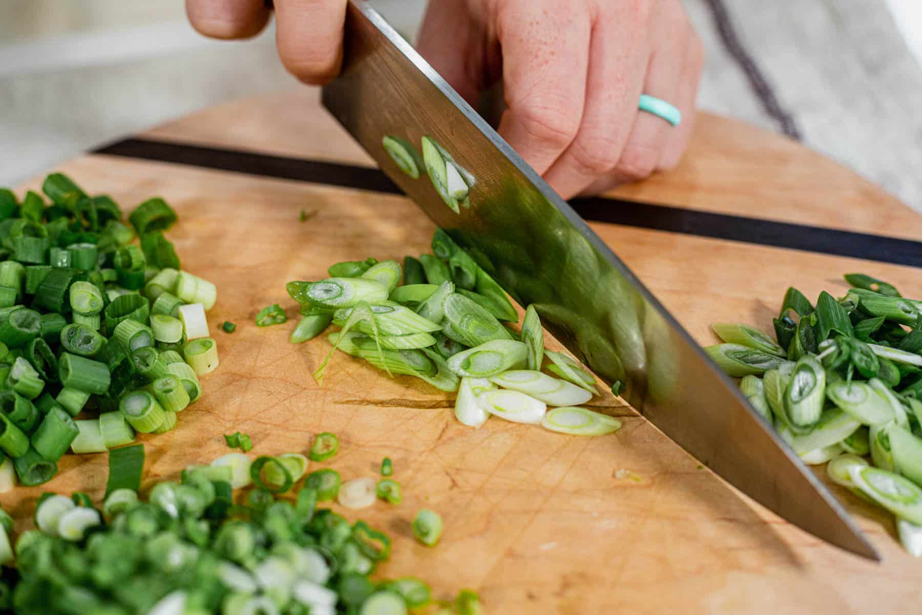 how to cut green onions on the bias