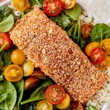 almond crusted salmon with spinach and tomatoes