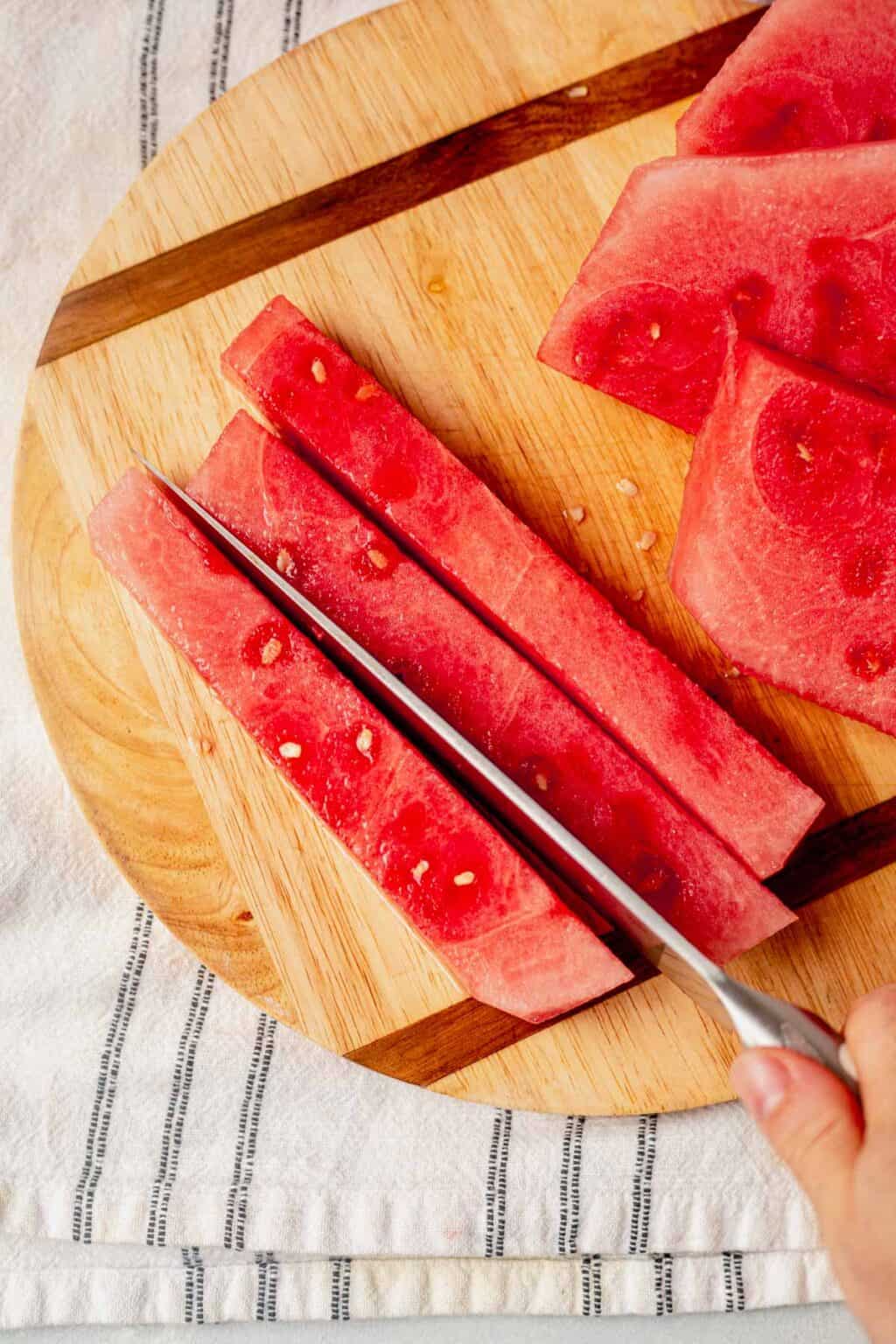 How To Cut Watermelon Into Cubes And Sticks 8690