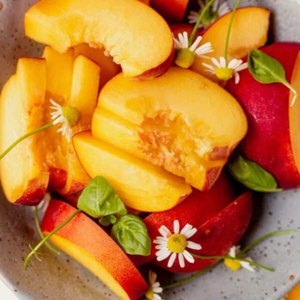 cropped-how-to-cut-a-peach-24.jpg