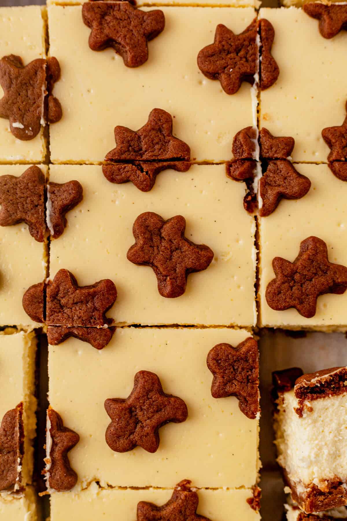 little gingerbread man cookies on top of gingerbread cheesecake cookie bars