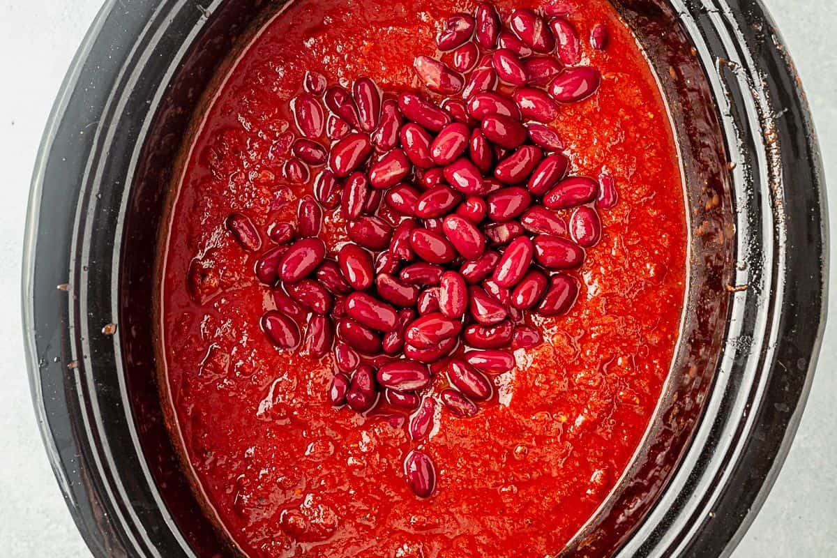 steak chili with kidney beans in a slow cooker