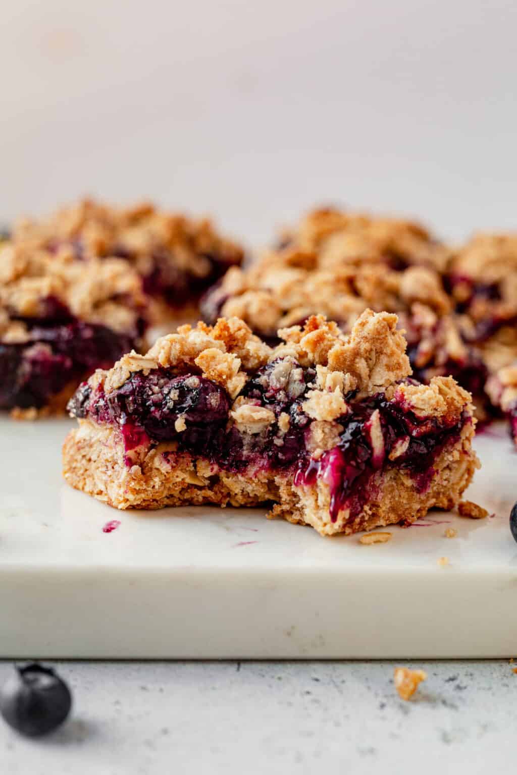 Blueberry Oatmeal Crumble Bars (Easy Breakfast Recipe!)