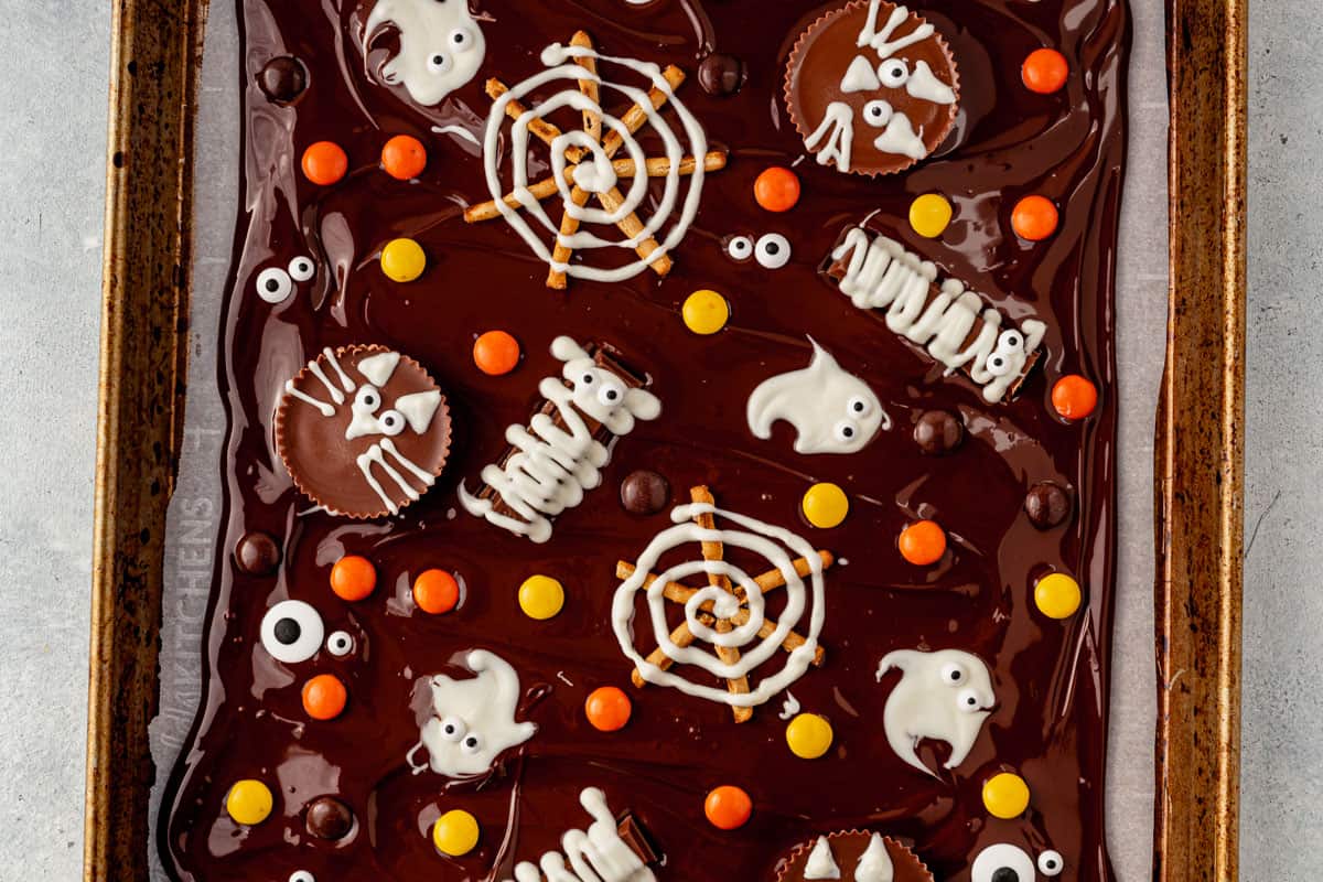 halloween bark decorated with halloween candy, ghost, spiderwebs, and mummies