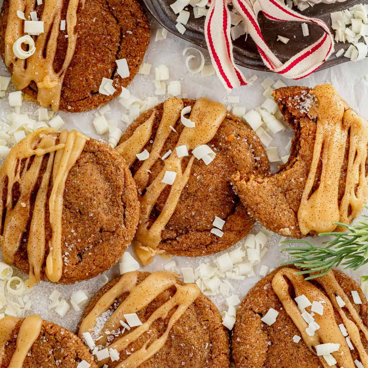 テディベア　　Ginger Cookie Triple Ginger Moravian Cookie Gift Tin – Dewey's Bakery